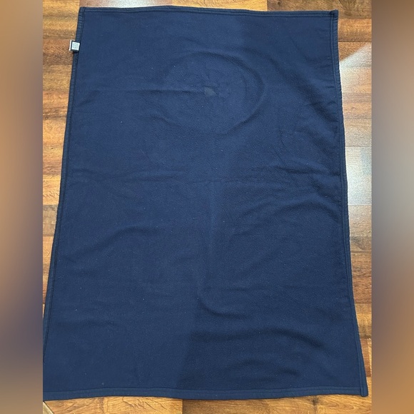 Buc-ee's RARE older blue Beaver Logo blanket - 38" x 52" - cotton/poly - Picture 5 of 6